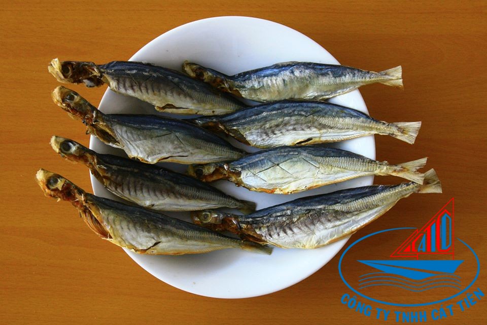 Dried round scad