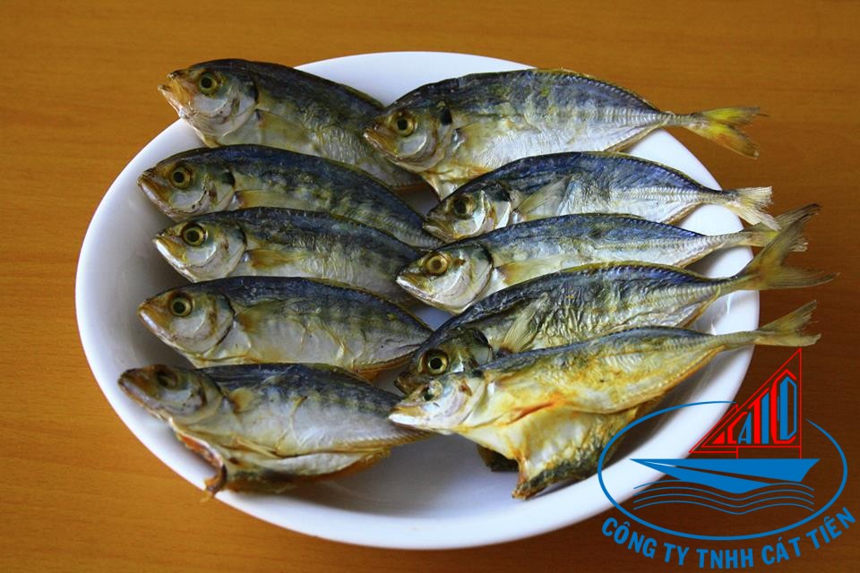  Dried yellow tail scad